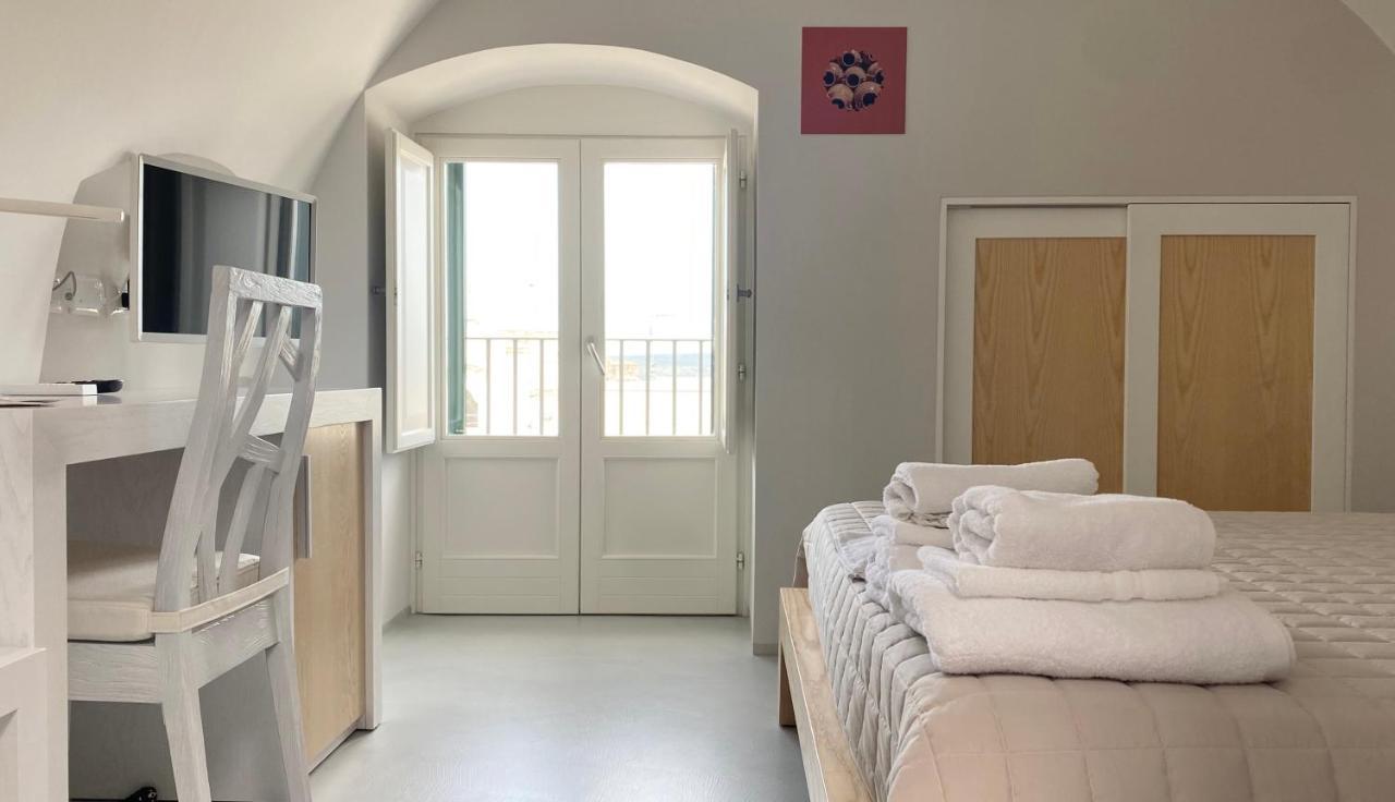 Manzoniquattro Bed & Breakfast Mottola Bagian luar foto